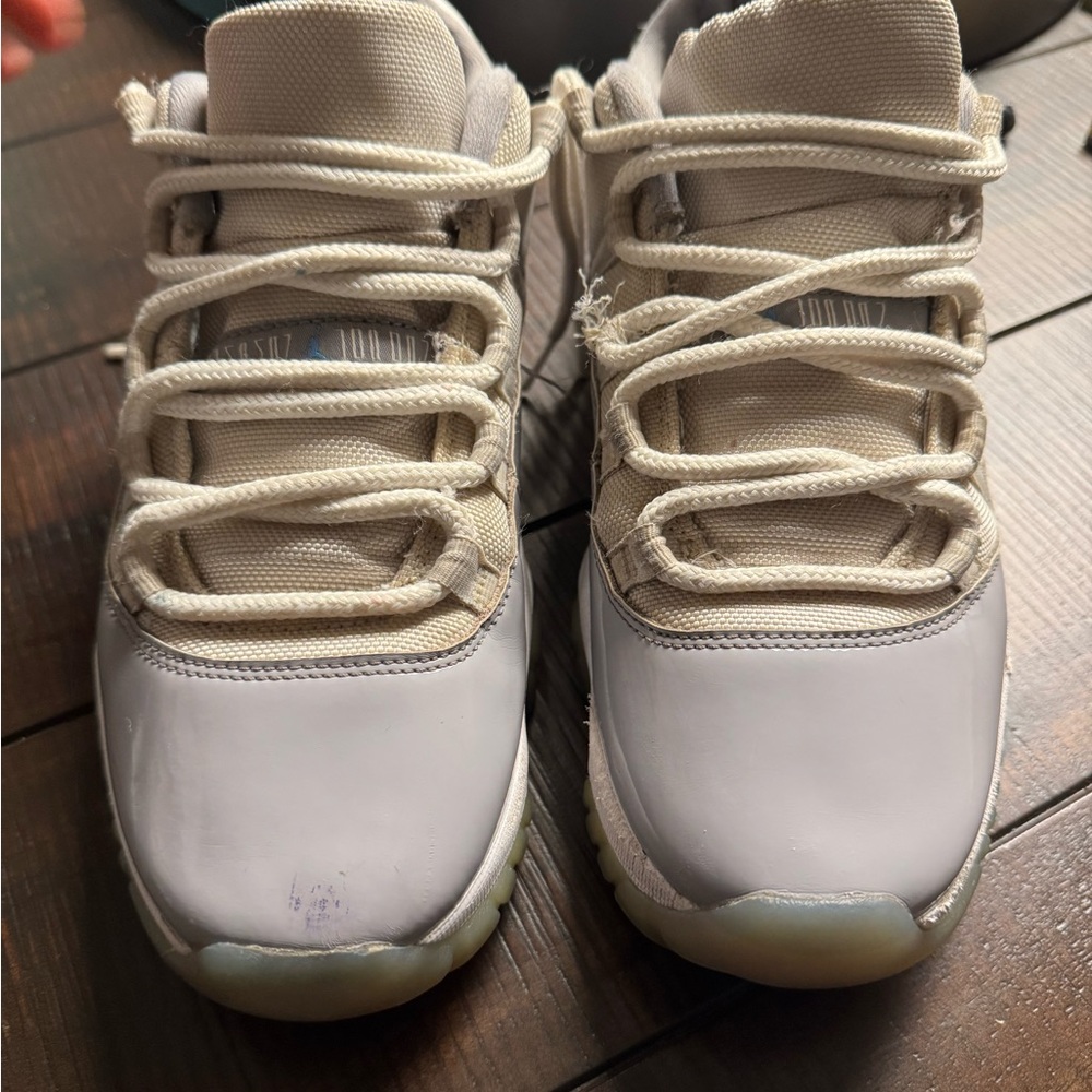 Nike Cement Men’s 8.5 in Cream and Gray